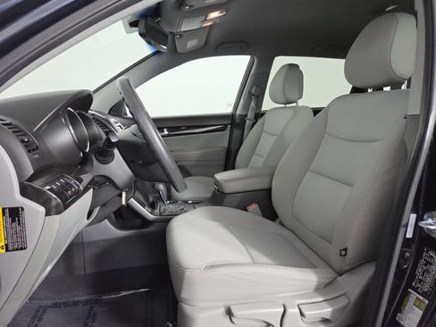 Used 2012 Kia Sorento LX w/ Convenience Pkg FWD image 18
