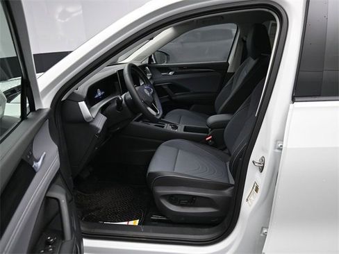 New 2026 Volkswagen Tiguan SE image 9