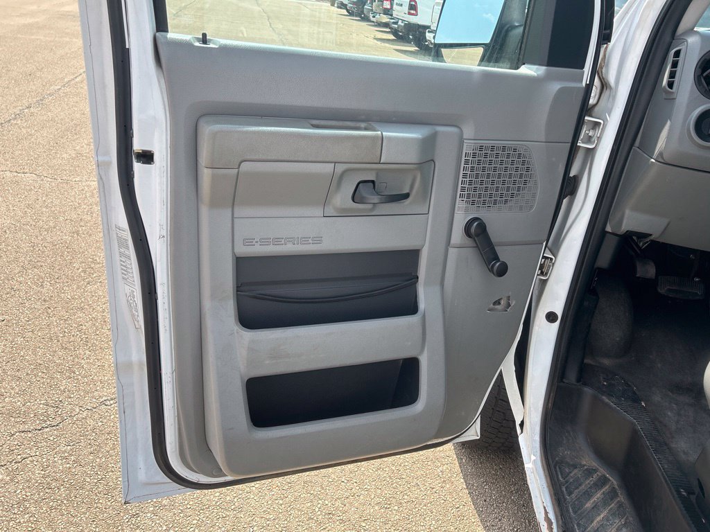 Used 2010 Ford E-250 and Econoline 250 RWD image 9