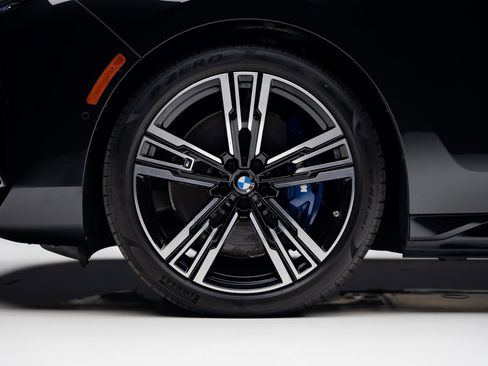 Used 2023 BMW i7 xDrive60 w/ Executive Package 2 image 19