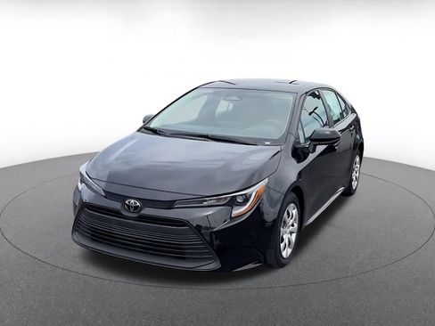 Used 2025 Toyota Corolla LE FWD image 7