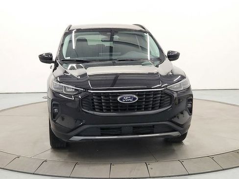 Used 2025 Ford Escape Platinum image 2