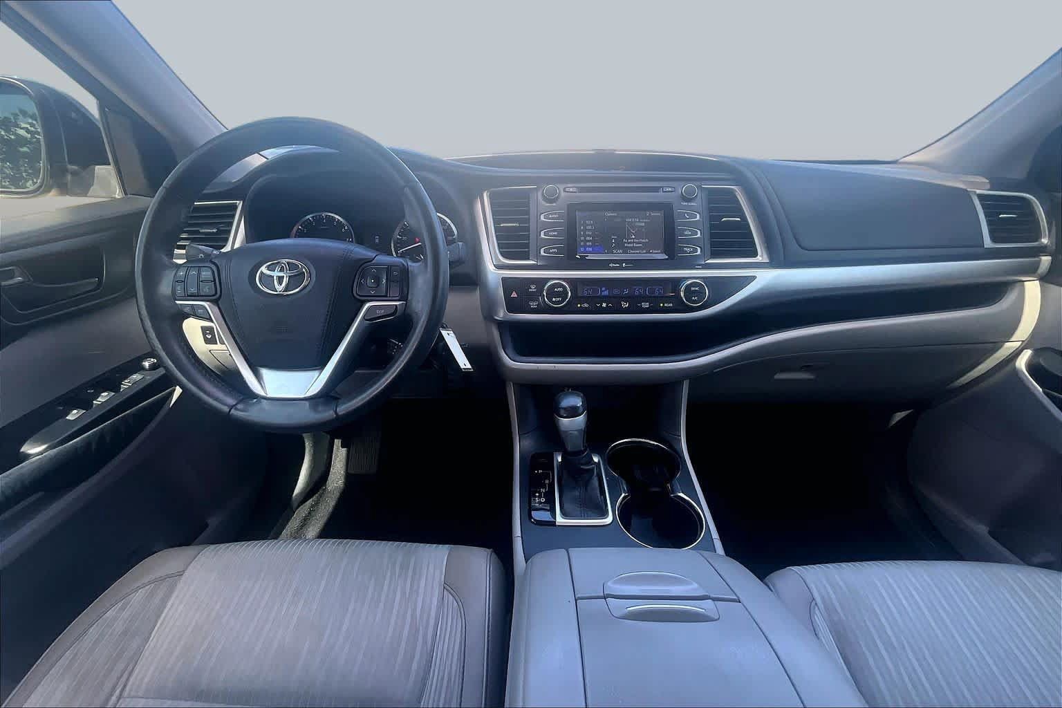 Used 2015 Toyota Highlander Plus FWD image 15