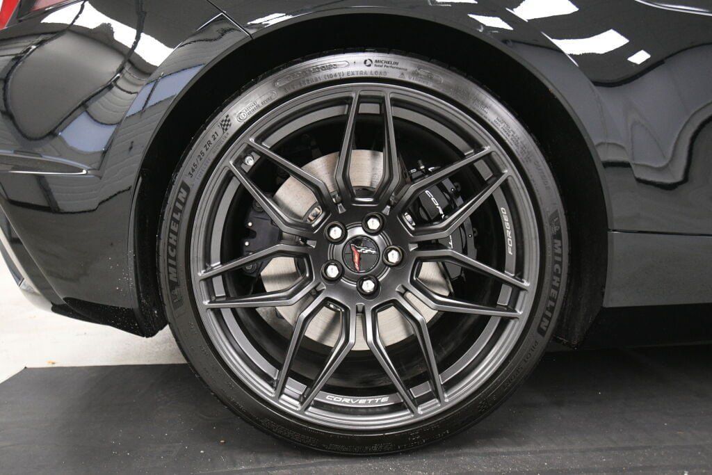 Used 2024 Chevrolet Corvette Z06 RWD image 10