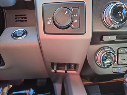 Used 2018 Ford F150 Lariat w/ Equipment Group 502A Luxury AWD/4WD image 25