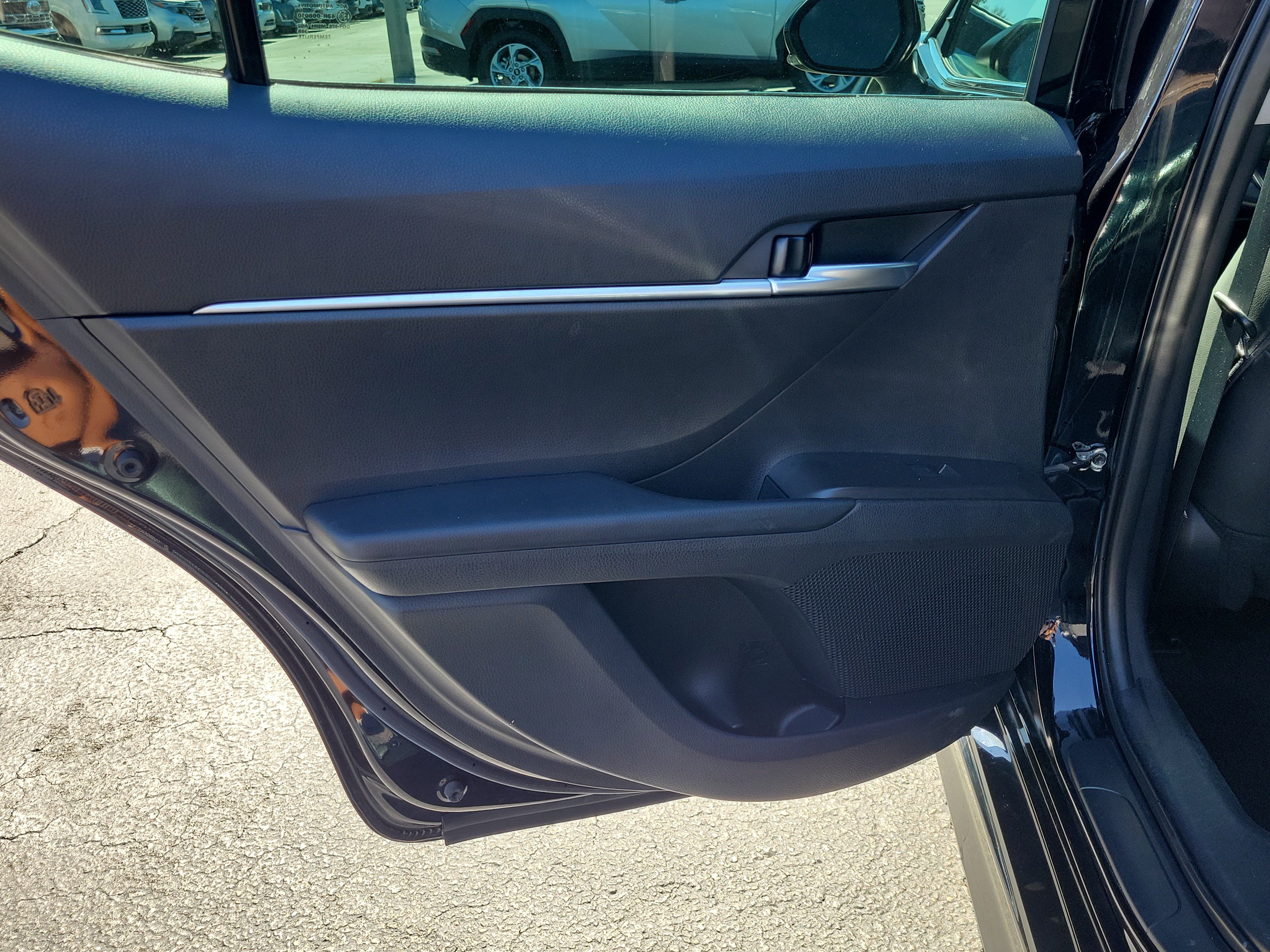Used 2023 Toyota Camry SE FWD image 11
