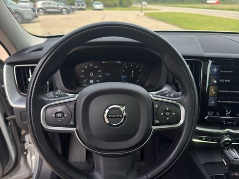 Used 2018 Volvo XC60 T5 Momentum w/ Convenience Package AWD/4WD image 18