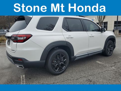 New 2025 Honda Pilot Touring image 6
