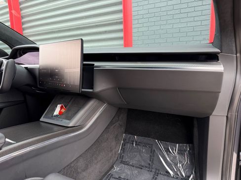 Used 2023 Tesla Model X Plaid image 21