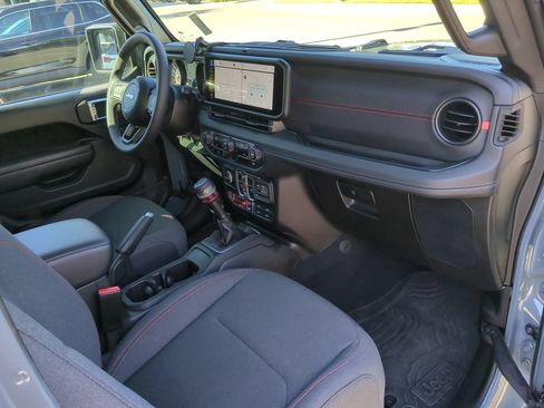 Used 2025 Jeep Wrangler Unlimited Rubicon AWD/4WD image 20
