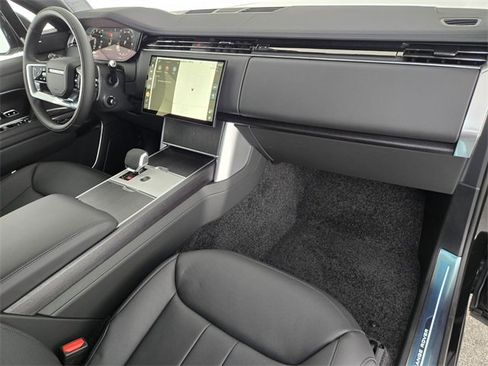 New 2026 Land Rover Range Rover Long Wheelbase SE image 18