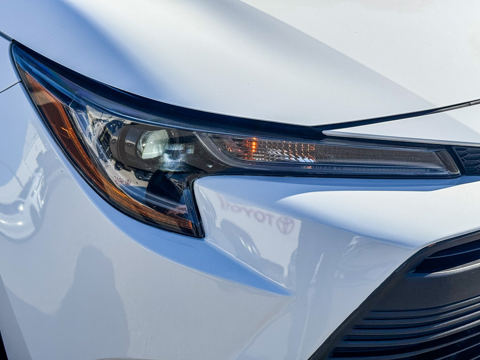 Used 2025 Toyota Corolla LE FWD image 4