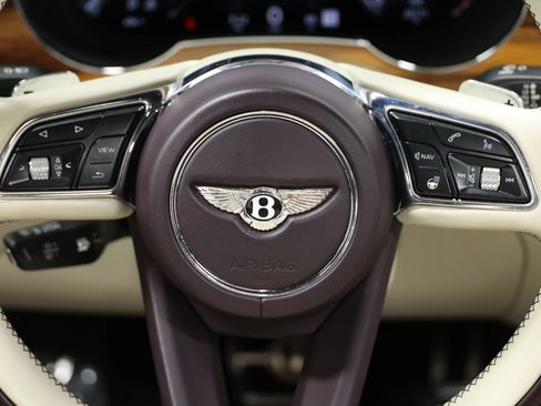 Used 2023 Bentley Bentayga Extended Wheelbase AWD/4WD image 29