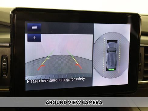 Used 2023 Ford Explorer XLT w/ Equipment Group 202A image 4