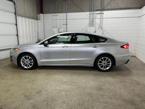 Certified 2019 Ford Fusion SE image 4