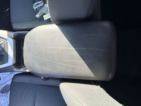 Used 2019 Toyota RAV4 LE image 11