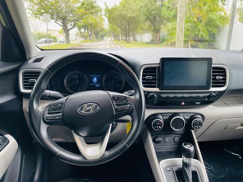 Used 2020 Hyundai Venue SEL w/ Convenience Package image 12