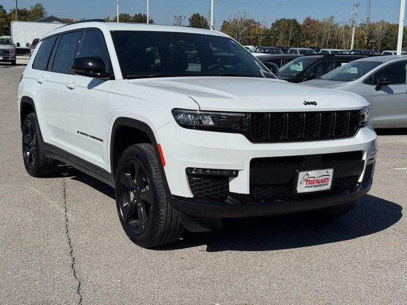 Used 2025 Jeep Grand Cherokee L Limited w/ Black Appearance Package AWD/4WD image 2