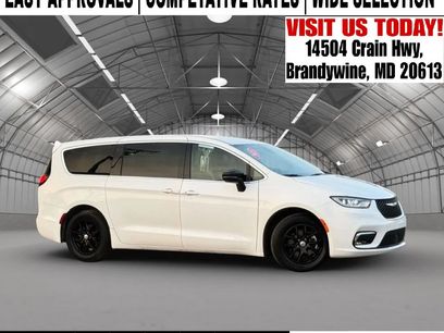 Used 2025 Chrysler Pacifica Select