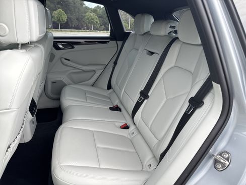 Used 2023 Porsche Macan S AWD/4WD image 18