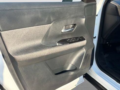 Used 2025 Nissan Kicks SV FWD image 16
