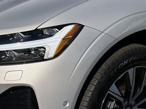 Certified 2025 Volvo XC60 B5 Plus image 6
