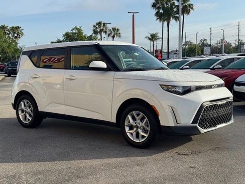Certified 2025 Kia Soul LX w/ LX Technology Package image 7