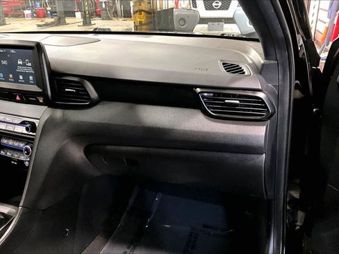 Used 2019 Hyundai Veloster 2.0 image 17