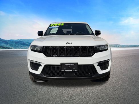 Certified 2023 Jeep Grand Cherokee Limited w/ Luxury Tech Group II RWD image 3