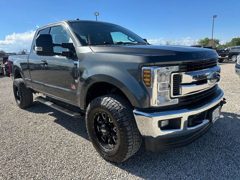 Used 2018 Ford F250 XLT w/ XLT Value Package AWD/4WD image 4