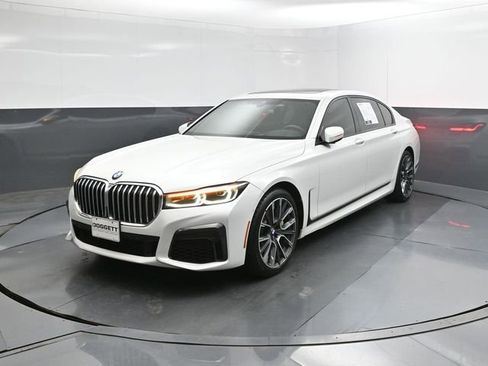 Used 2020 BMW 740i w/ M Sport Package image 22
