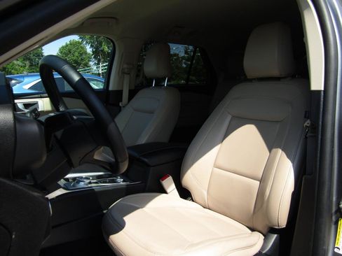 Used 2023 Ford Explorer XLT w/ Equipment Group 202A AWD/4WD image 13