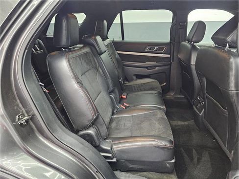 Used 2018 Ford Explorer XLT w/ Equipment Group 202A FWD image 14
