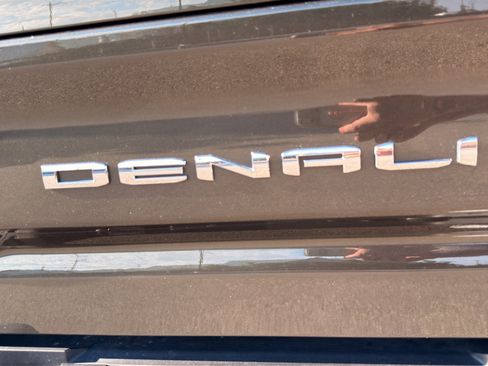 Used 2022 GMC Sierra 3500 Denali w/ Denali Ultimate Package AWD/4WD image 9
