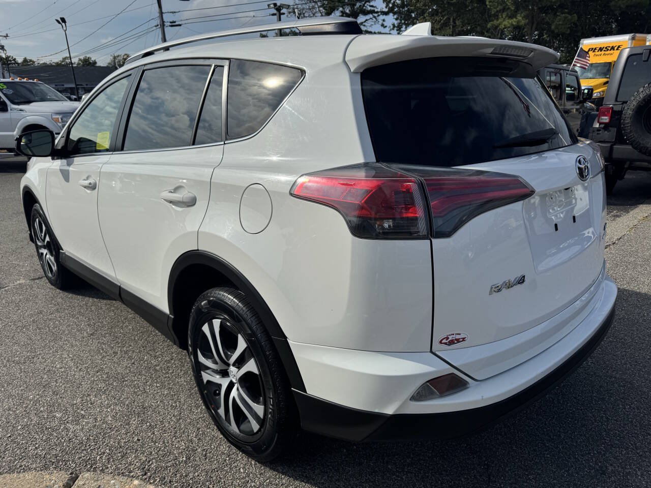 Used 2016 Toyota RAV4 LE AWD/4WD image 7