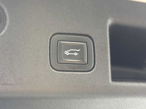 Used 2021 Chevrolet Equinox Premier FWD image 17