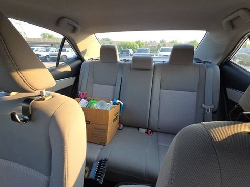 Used 2014 Toyota Corolla LE FWD image 33