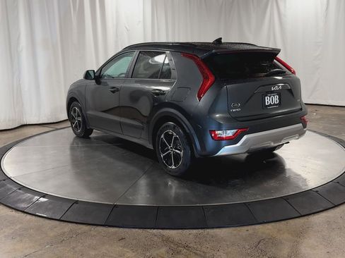 Certified 2025 Kia Niro EX image 7