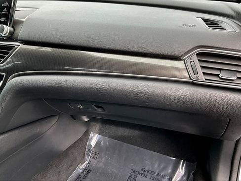 Used 2018 Honda Accord Sport image 18