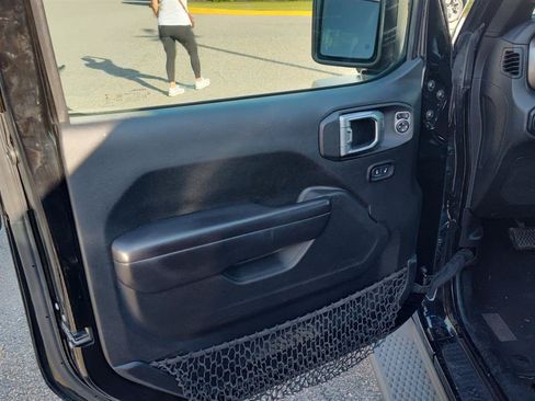 Used 2018 Jeep Wrangler Unlimited Sport S AWD/4WD image 6