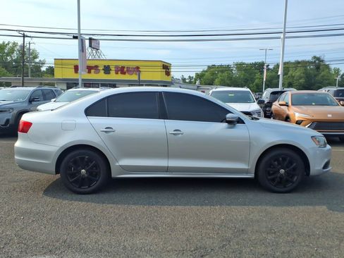 Used 2014 Volkswagen Jetta SE FWD image 2
