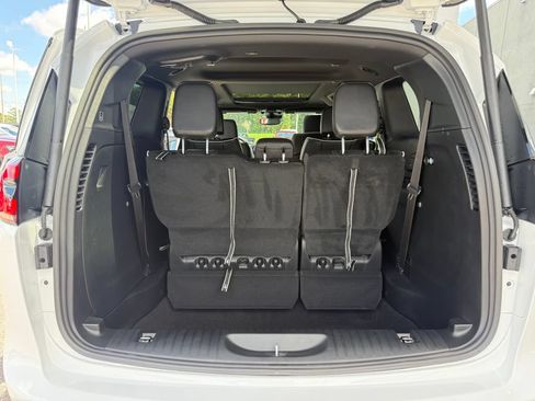 New 2027 Chrysler Pacifica Limited FWD image 17