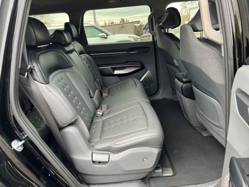 Used 2024 Kia EV9 Wind image 12