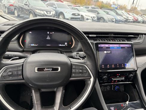 Used 2022 Jeep Grand Cherokee Limited image 21