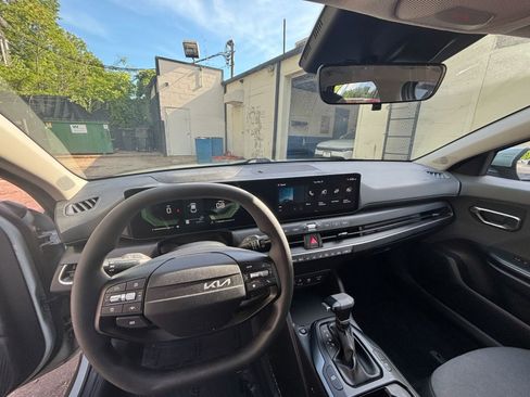 Used 2025 Kia K4 FWD image 29