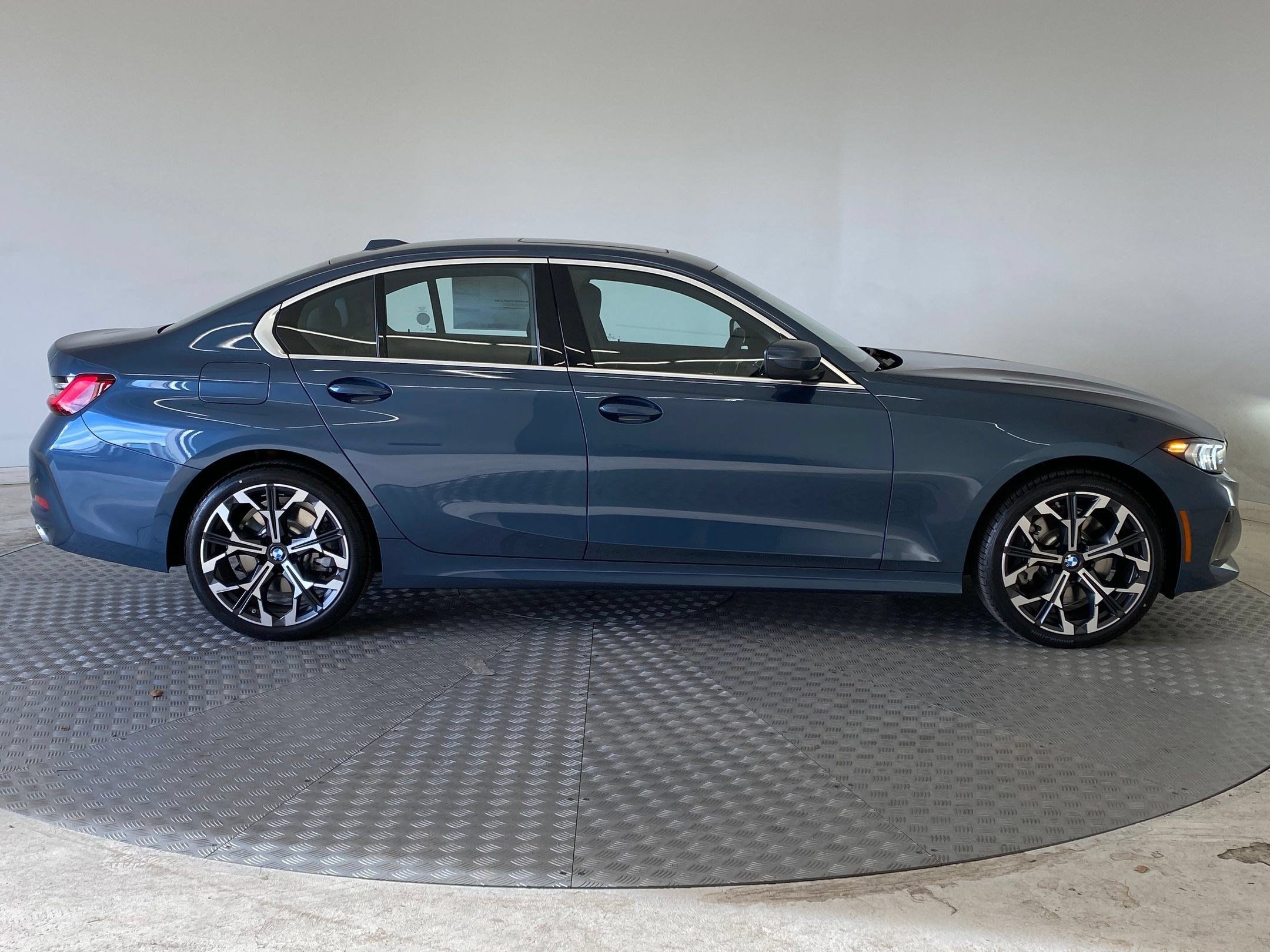 Used 2026 BMW 330i xDrive Sedan w/ Convenience Package AWD/4WD image 8