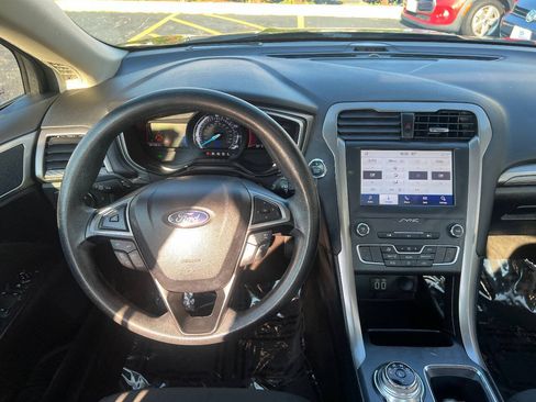 Used 2020 Ford Fusion SE FWD image 31