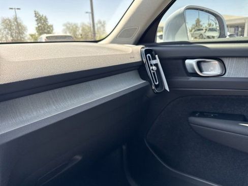 New 2025 Volvo XC40 B5 Core w/ Climate Package image 25