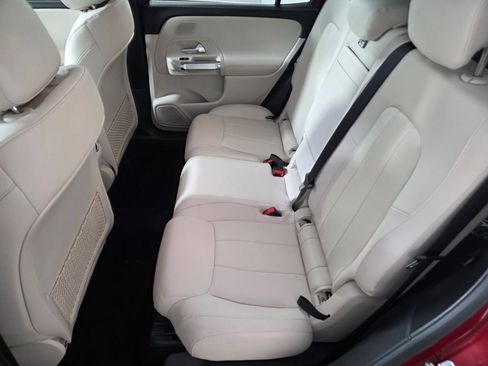 New 2026 Mercedes-Benz GLB 250 image 11
