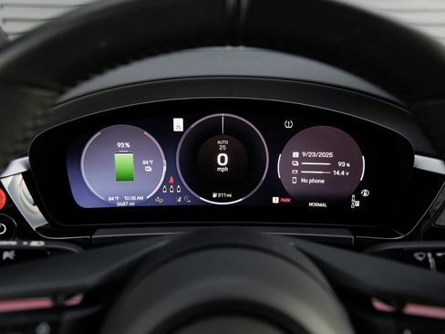 Used 2025 Porsche Macan 4S Electric image 19